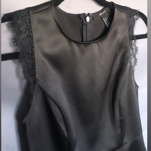 Black dress - Picture 2 of 4